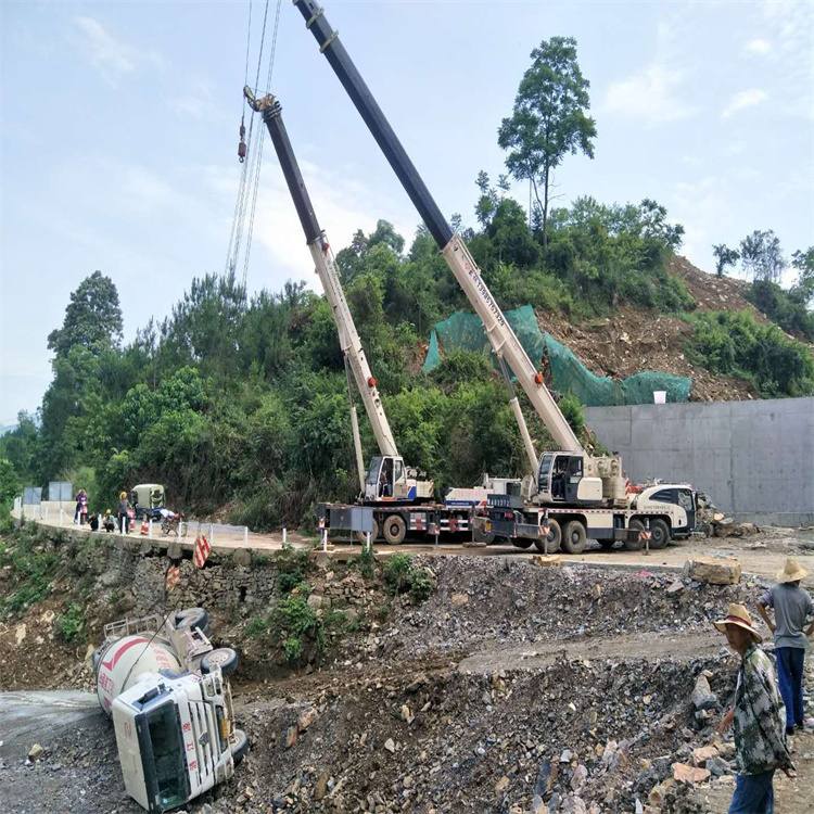 长宁汽车掉沟里叫吊车救援要多少钱